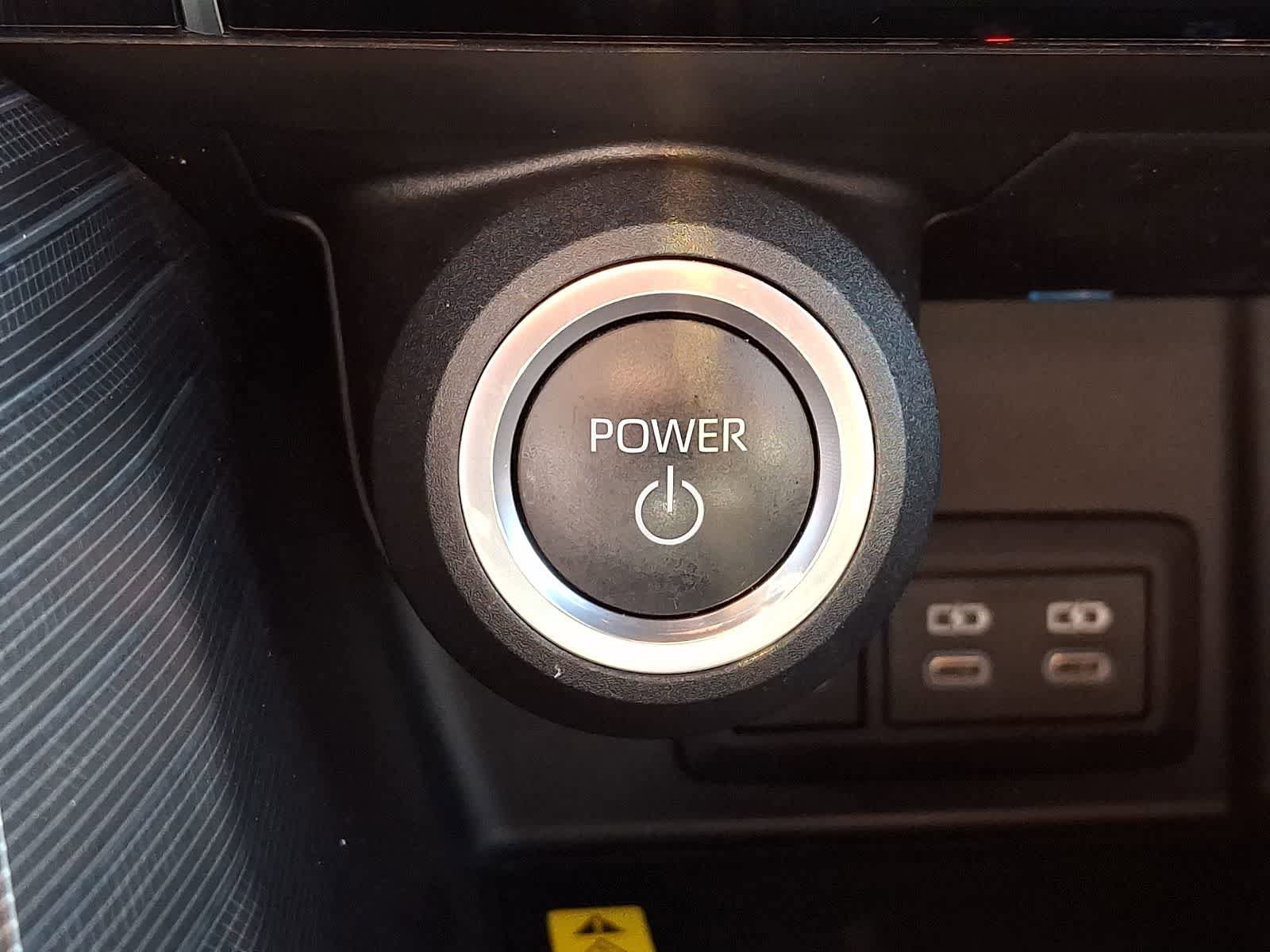 Used 2023 Toyota Venza XLE AWD/4WD image 25