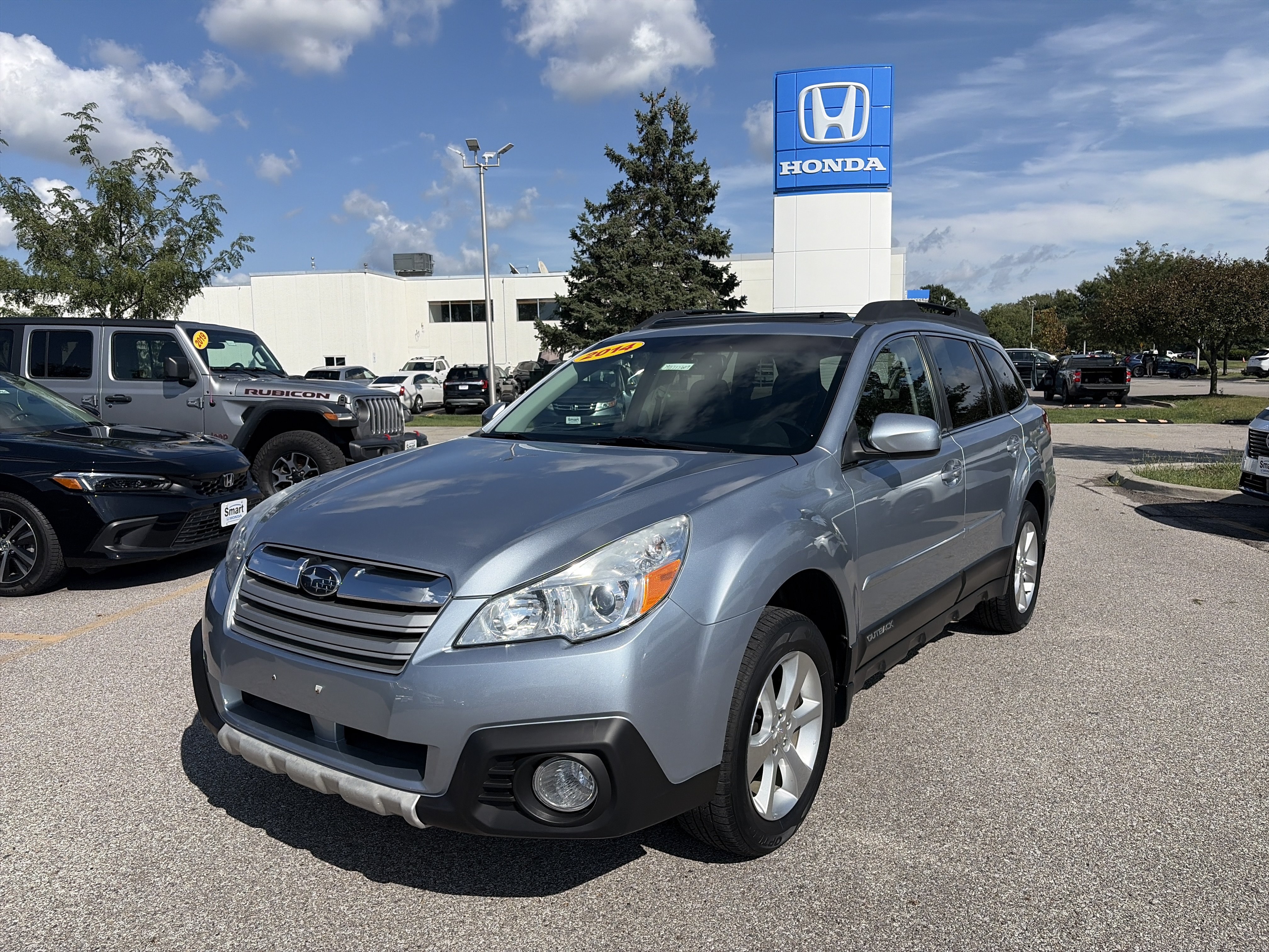 Used 2014 Subaru Outback 2.5i Limited AWD/4WD image 1