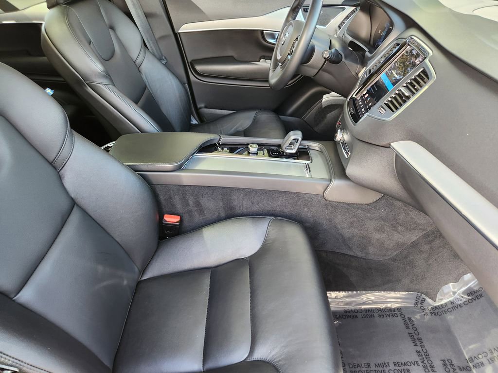 Used 2023 Volvo XC90 B5 Core w/ Protection Package Premier image 5