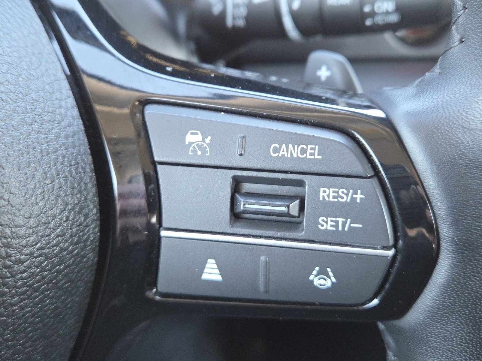 Used 2025 Honda Pilot EX-L image 6