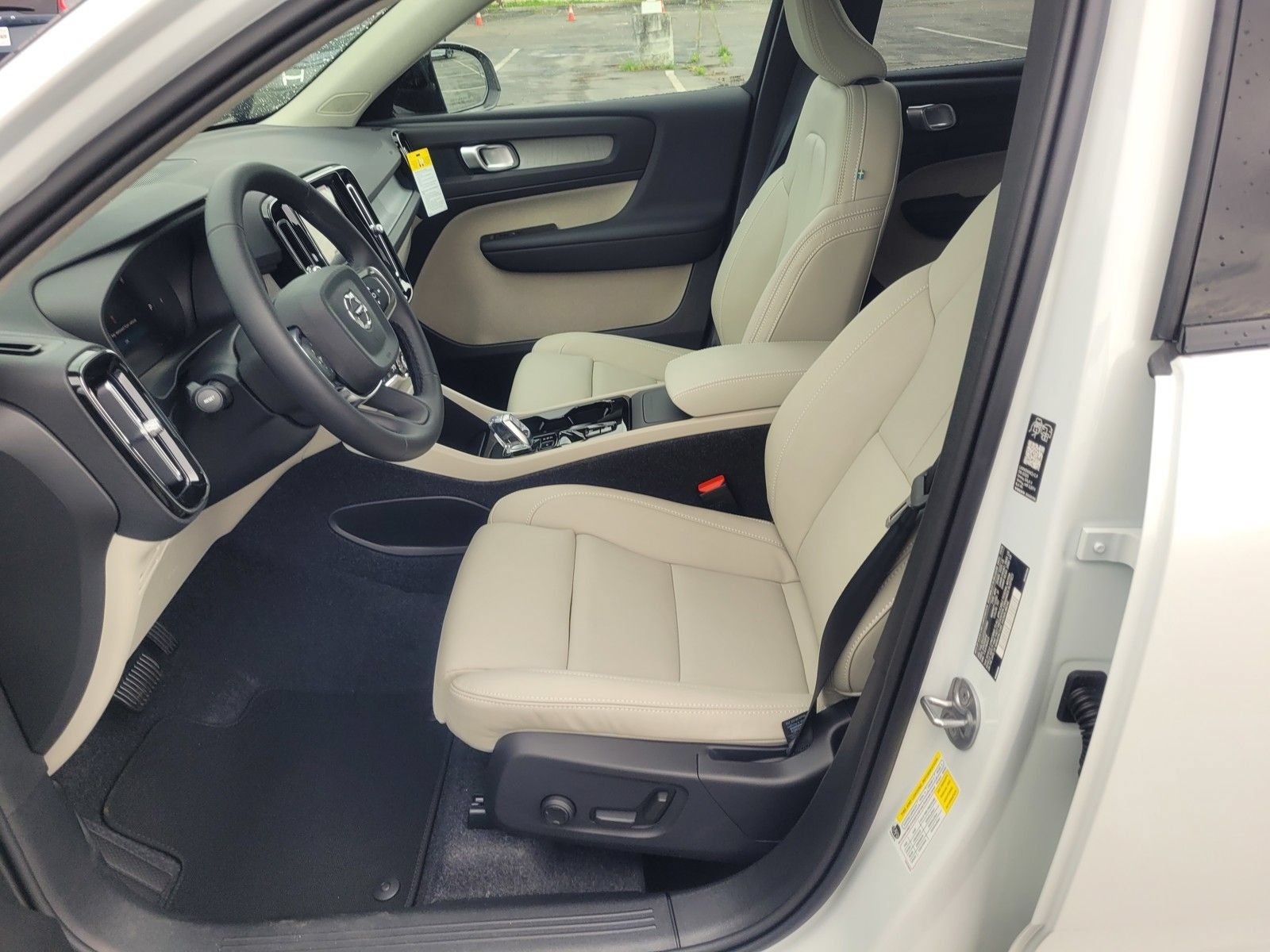 New 2026 Volvo XC40 B5 Plus w/ Protection Package Premier AWD/4WD image 11
