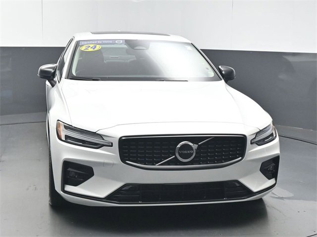 Used 2024 Volvo S60 B5 Core image 3