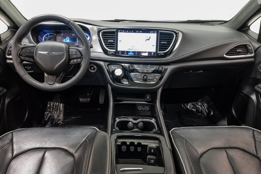 Used 2022 Chrysler Pacifica Limited w/ Uconnect Theater Family Group FWD image 37