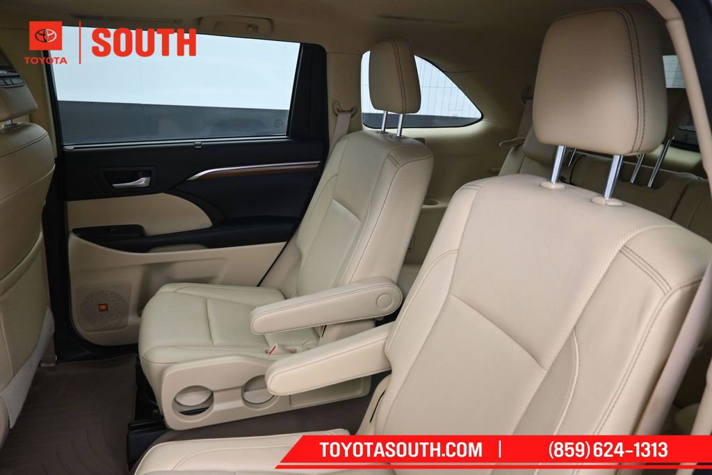 Used 2017 Toyota Highlander Limited AWD/4WD image 26