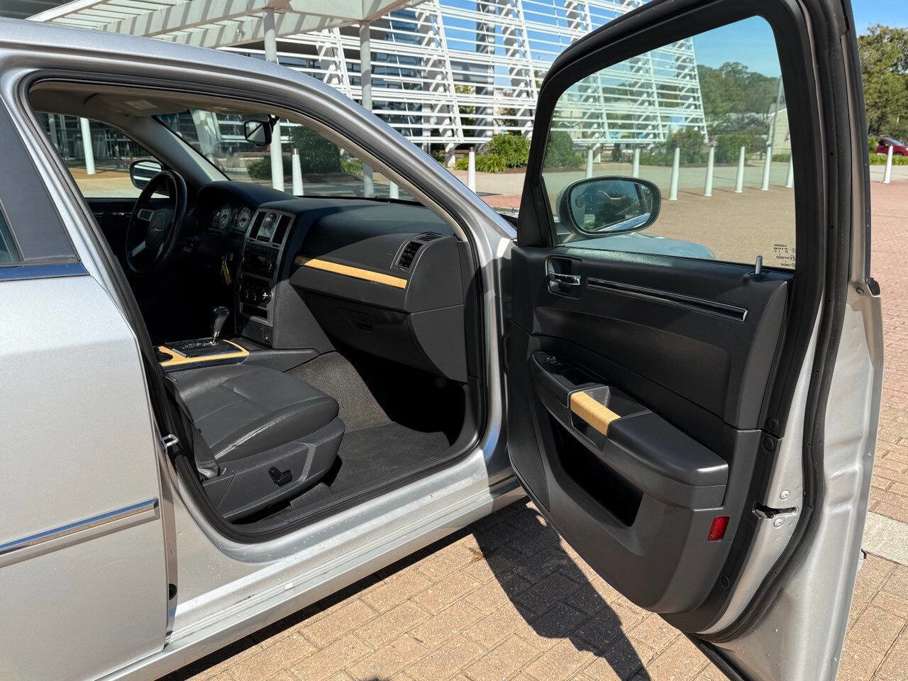 Used 2008 Chrysler 300 Limited image 19