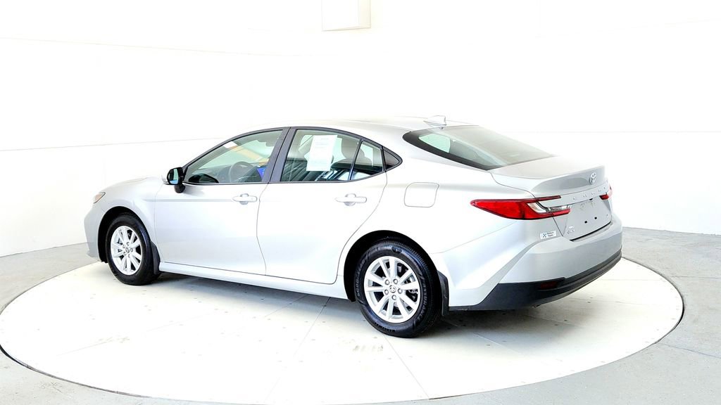 Used 2026 Toyota Camry LE AWD/4WD image 4