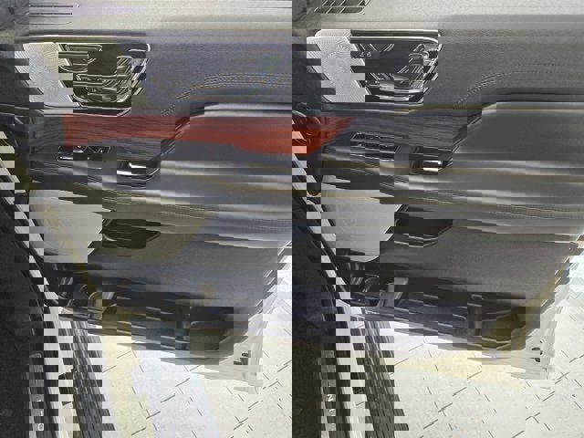 Used 2024 Lincoln Navigator L Reserve w/ Equipment Group 201A image 3