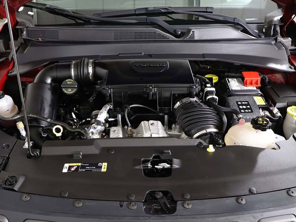 Used 2025 Jeep Compass Trailhawk AWD/4WD image 18
