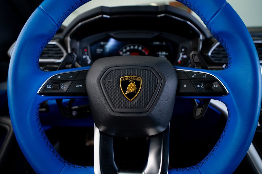 Used 2022 Lamborghini Urus AWD/4WD image 46