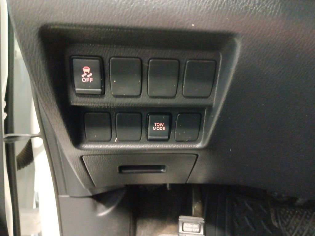 Used 2018 Nissan Pathfinder S AWD/4WD image 22