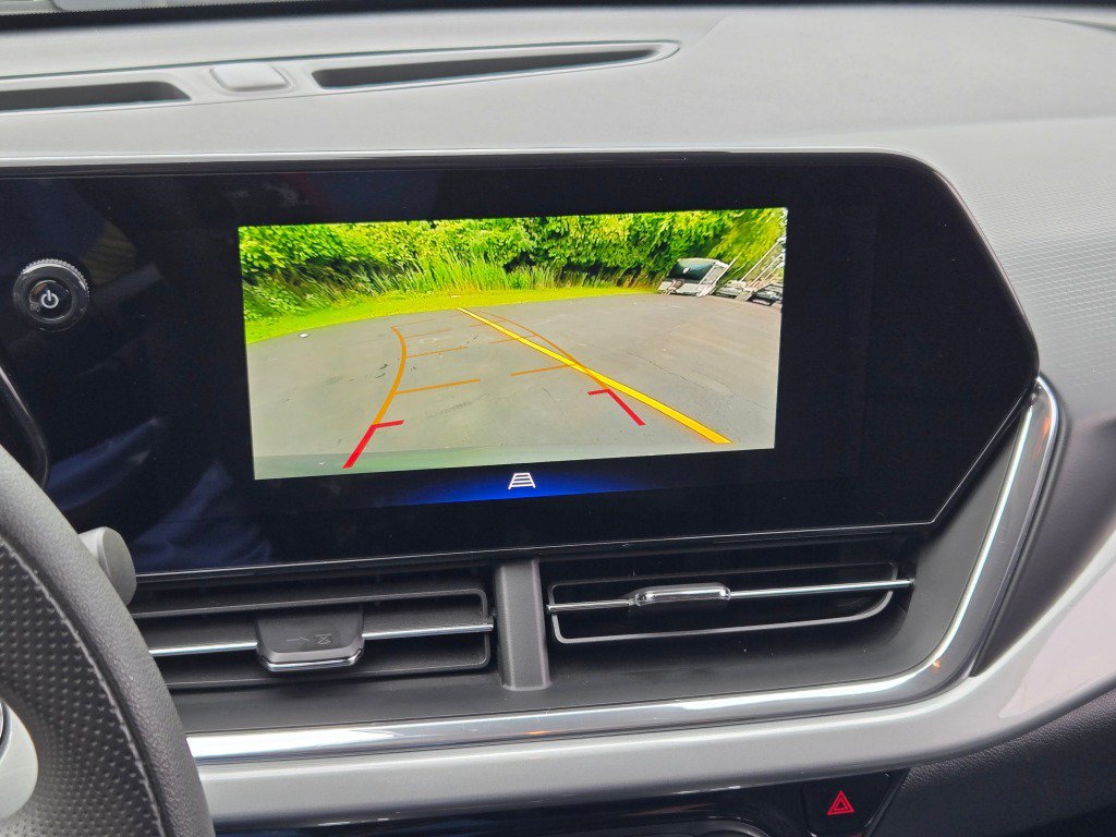 Certified 2025 Chevrolet Trax LT FWD image 24