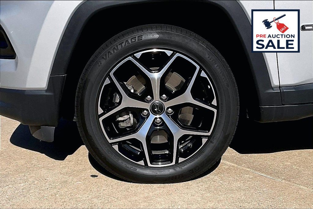 Used 2025 Jeep Compass Limited AWD/4WD image 9