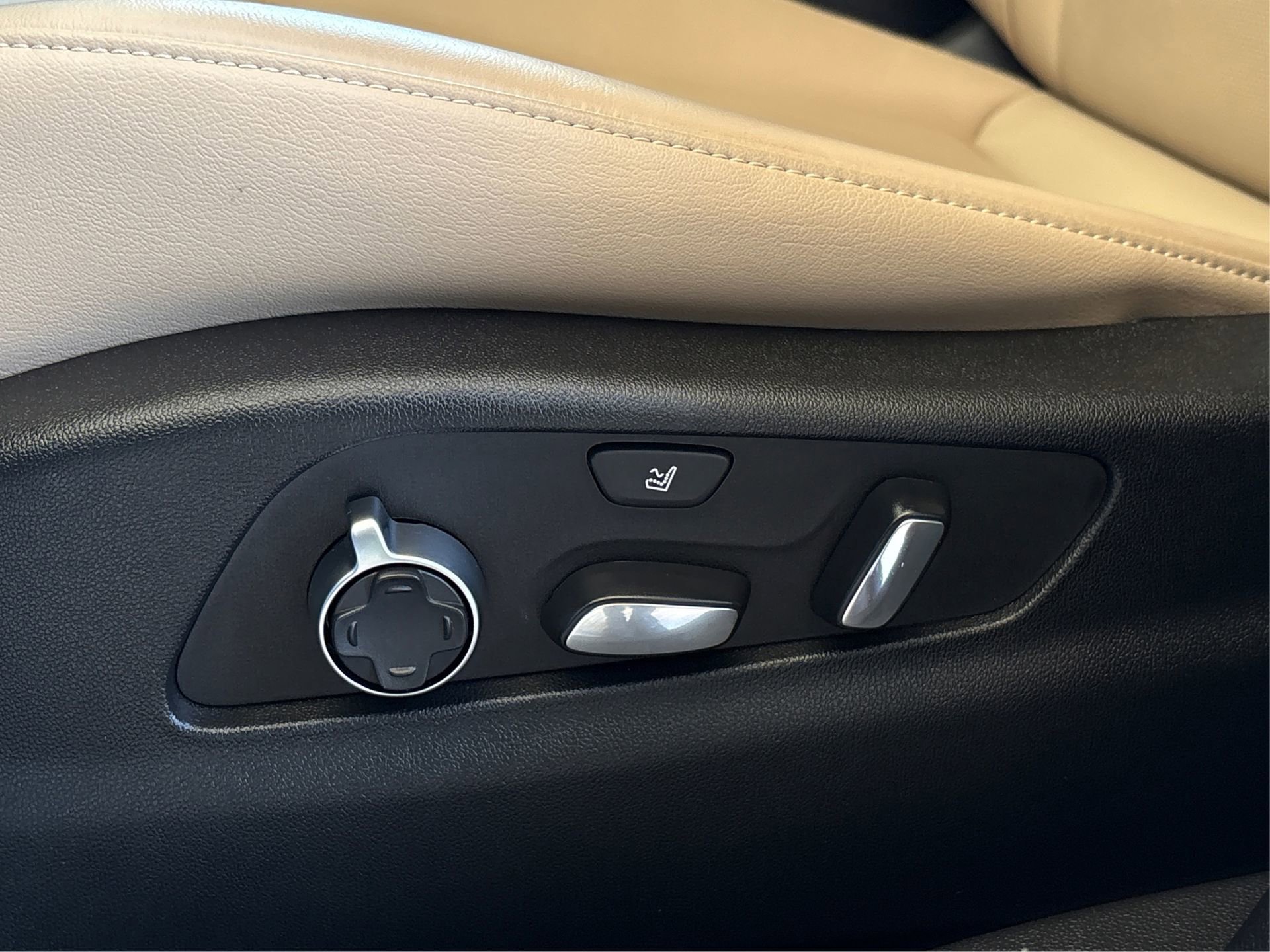 Used 2024 Cadillac XT4 Premium Luxury FWD image 29