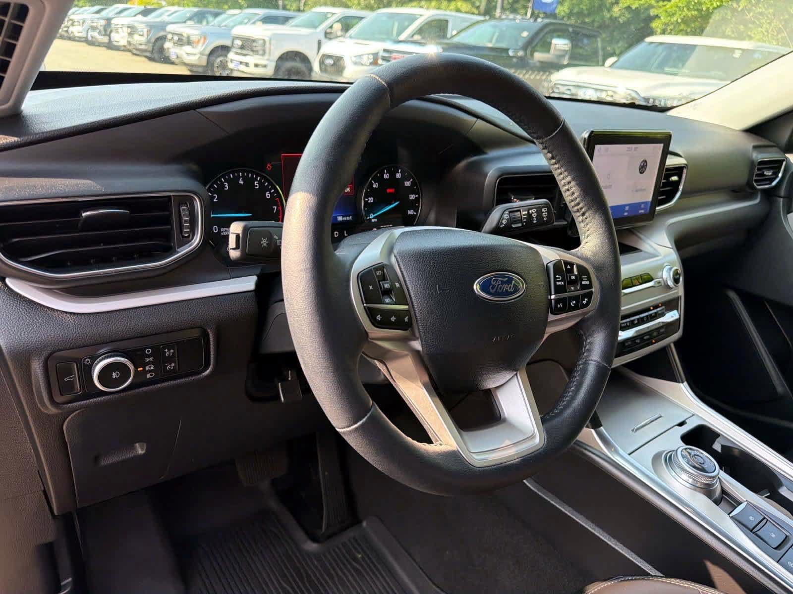 Used 2024 Ford Explorer XLT w/ Equipment Group 202A AWD/4WD image 17