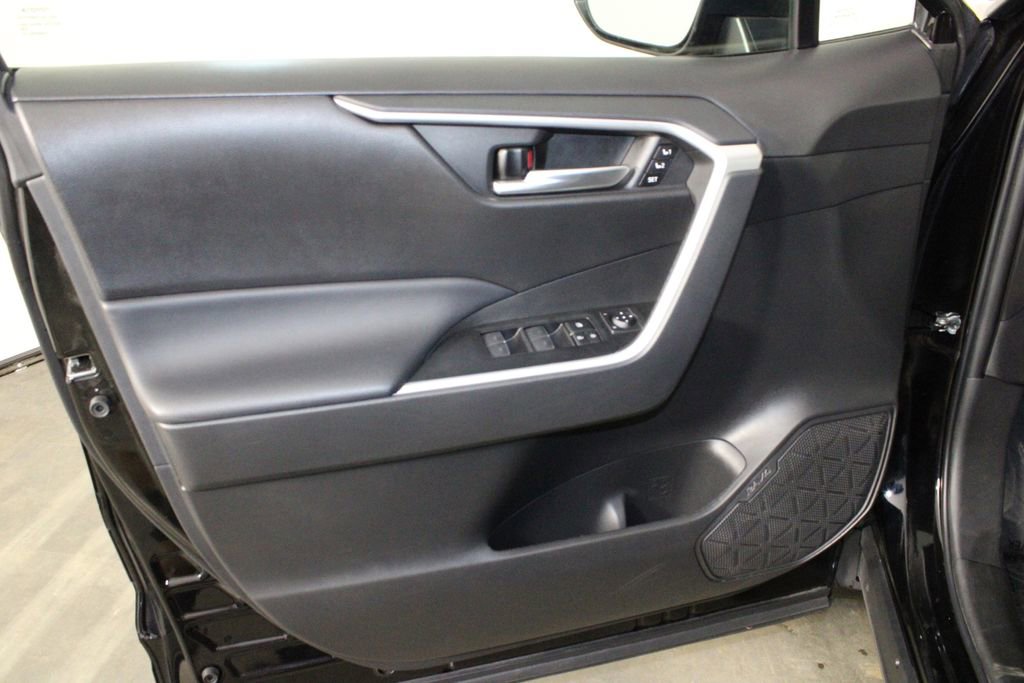 Used 2023 Toyota RAV4 XLE Premium image 16