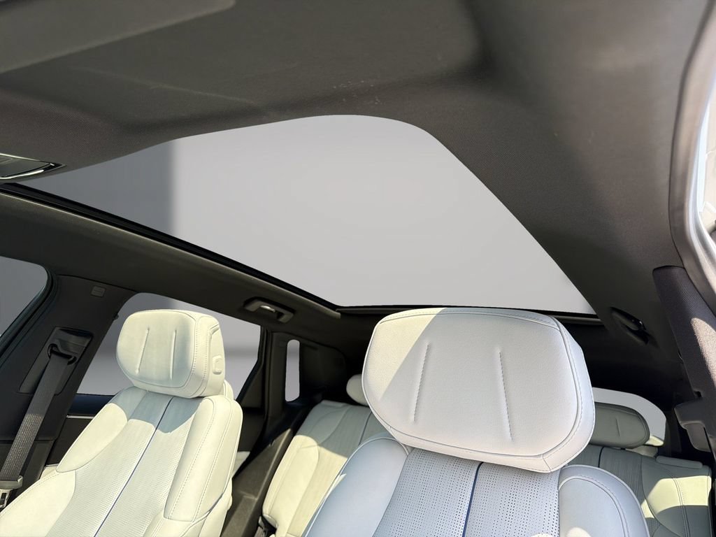 Certified 2024 Cadillac Lyriq Luxury RWD image 17