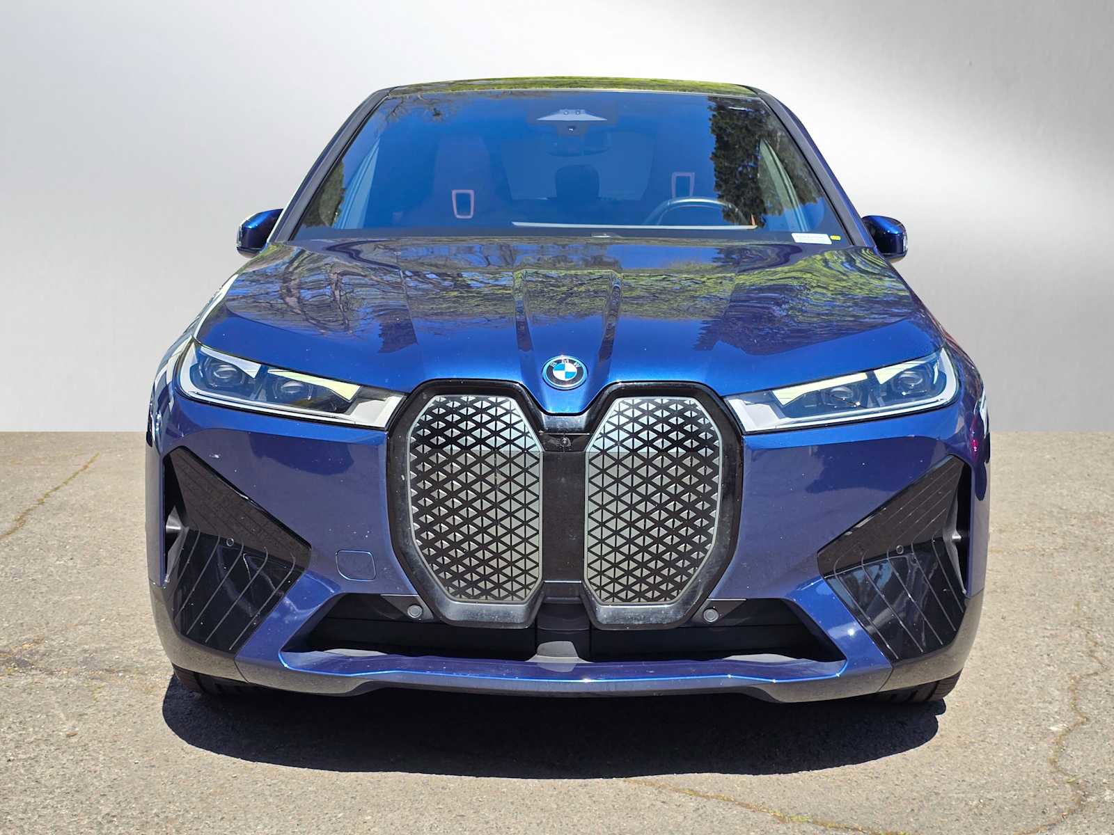 Used 2023 BMW iX xDrive50 w/ Premium Package image 8