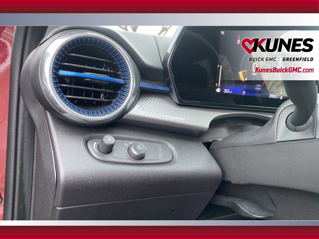 Used 2025 Chevrolet Trax LT image 26