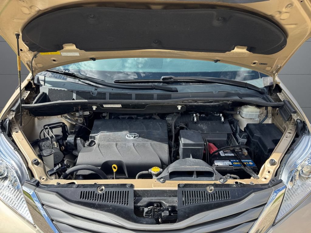 Used 2012 Toyota Sienna XLE AWD/4WD image 20