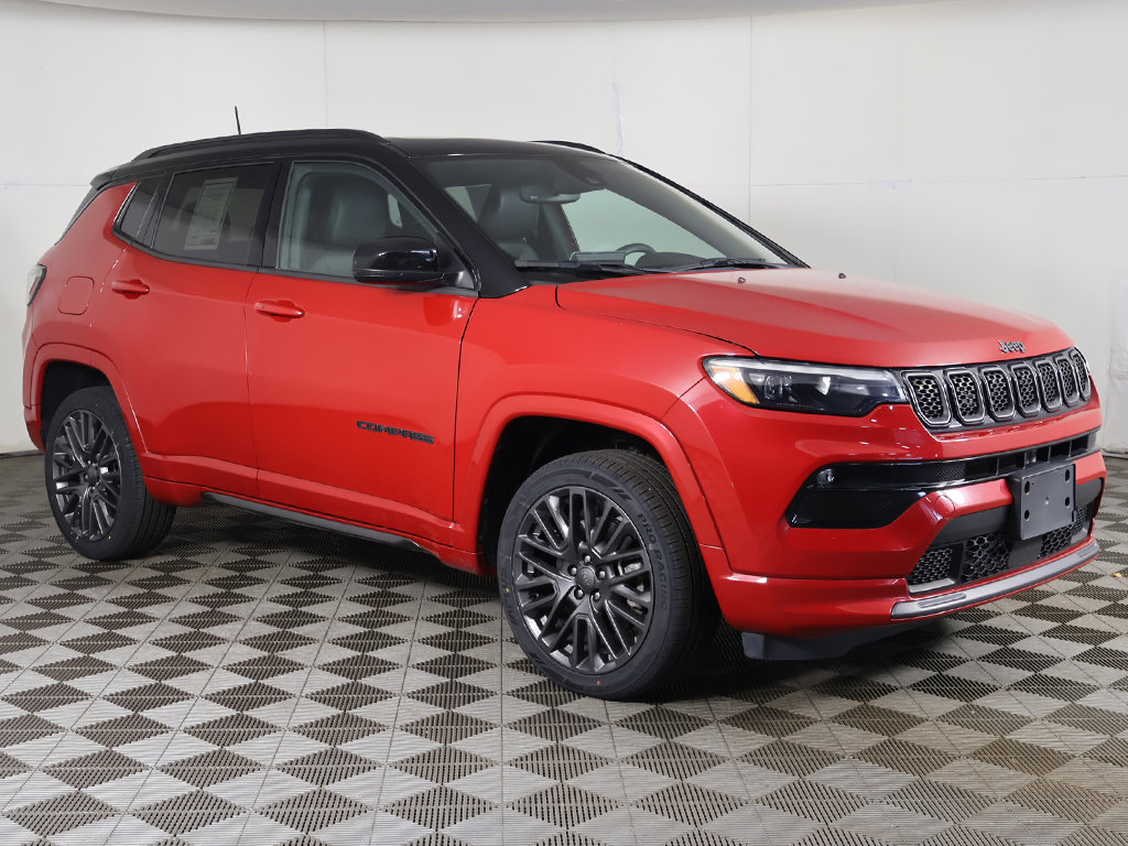 Used 2024 Jeep Compass Limited w/ High Altitude Package AWD/4WD image 3