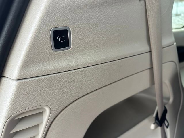 Used 2017 Chrysler Pacifica Touring-L image 17