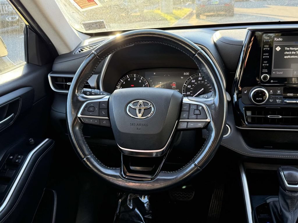 Used 2021 Toyota Highlander XLE AWD/4WD image 19