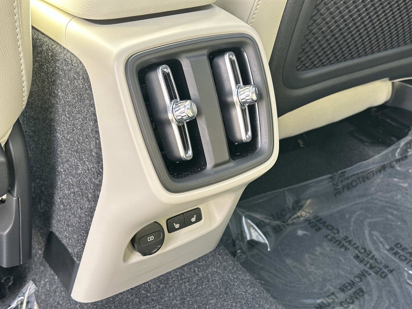 Certified 2026 Volvo XC40 B5 Plus w/ Protection Package Premier image 22