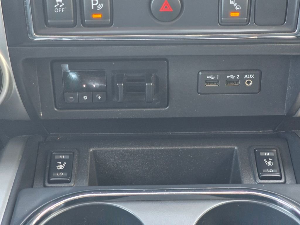 Used 2019 Nissan Titan SV w/ SV Convenience Package AWD/4WD image 14