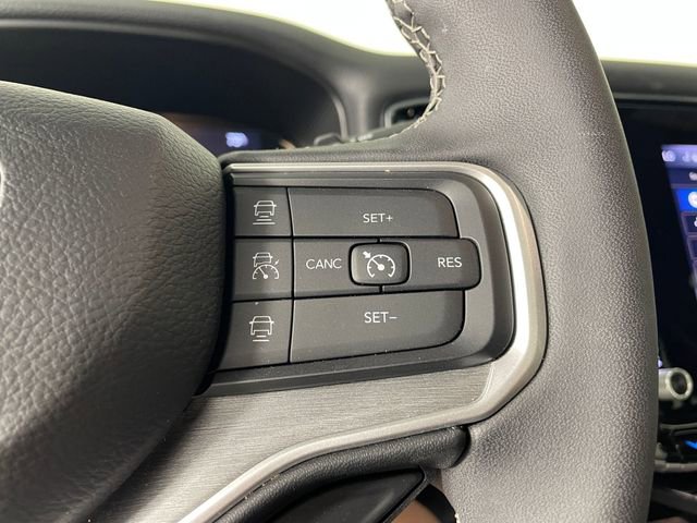 Used 2025 Jeep Wagoneer L Series II w/ Premium Group I AWD/4WD image 9