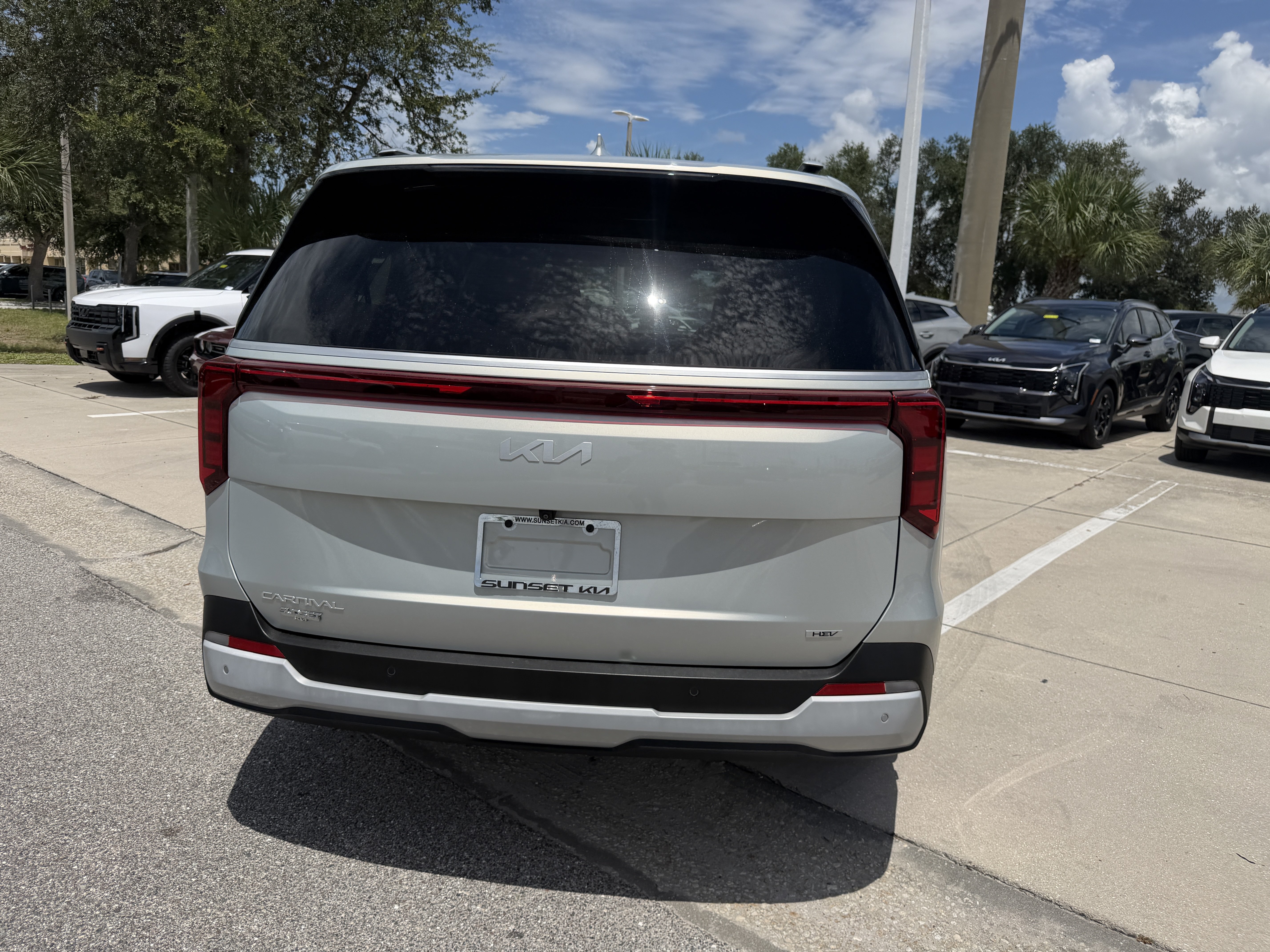 Certified 2025 Kia Carnival EX FWD image 5