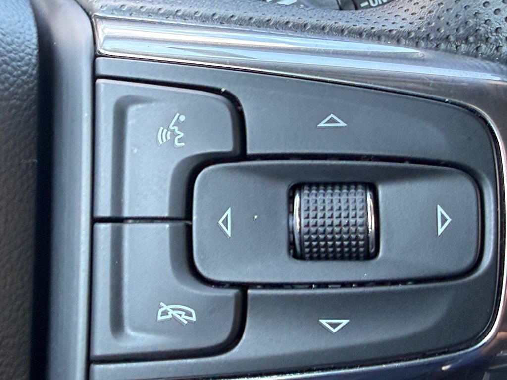 Used 2025 Chevrolet Blazer LT FWD image 23