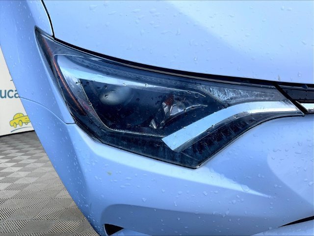 Used 2018 Toyota RAV4 LE AWD/4WD image 30
