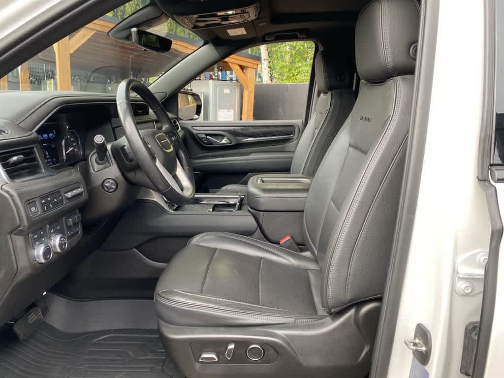 Used 2021 GMC Yukon Denali w/ Advanced Technology Package AWD/4WD image 12