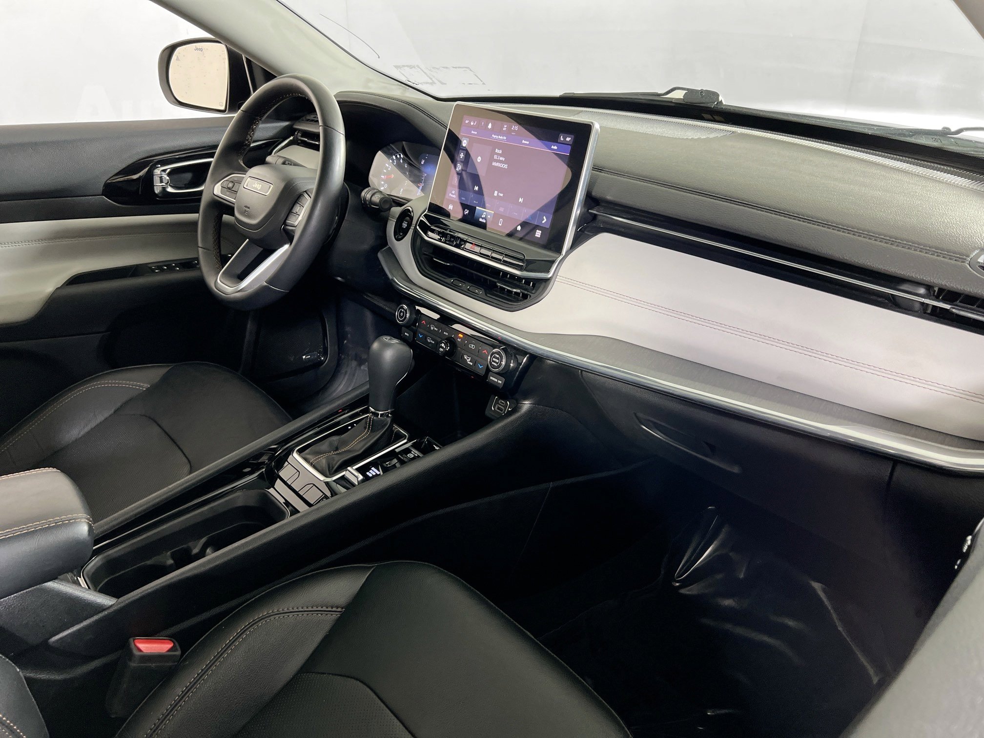 Used 2022 Jeep Compass Limited w/ Sun and Sound Group image 27