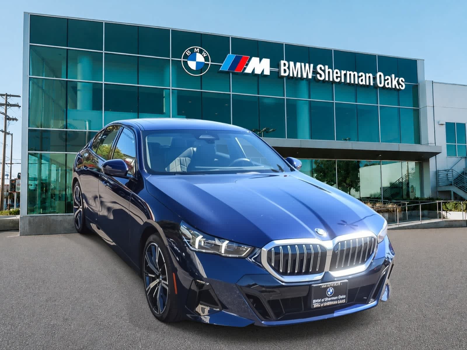 Used 2026 BMW 530i w/ M Sport Package RWD image 3
