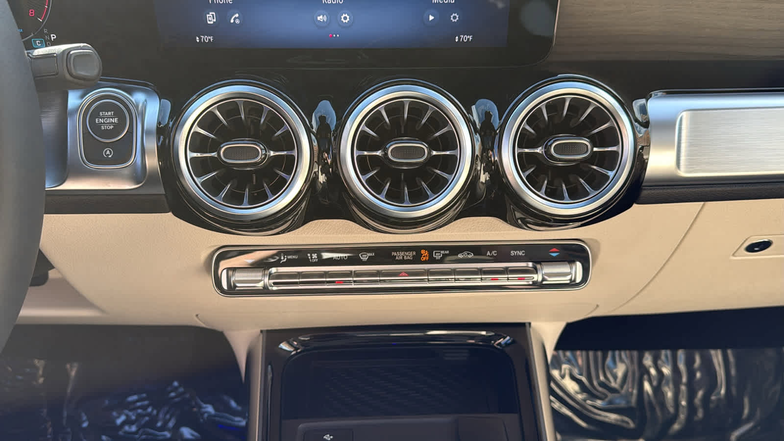 Certified 2025 Mercedes-Benz GLB 250 4MATIC image 33