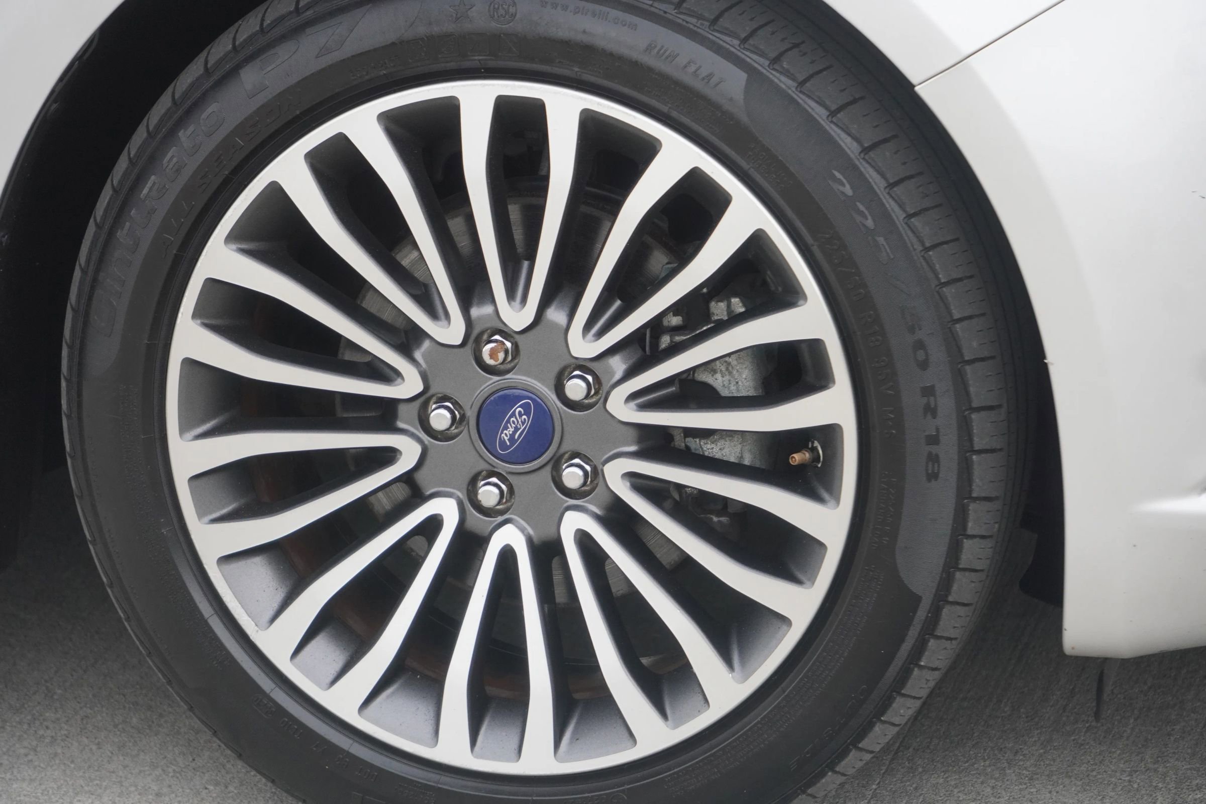 Used 2017 Ford Fusion SE image 25