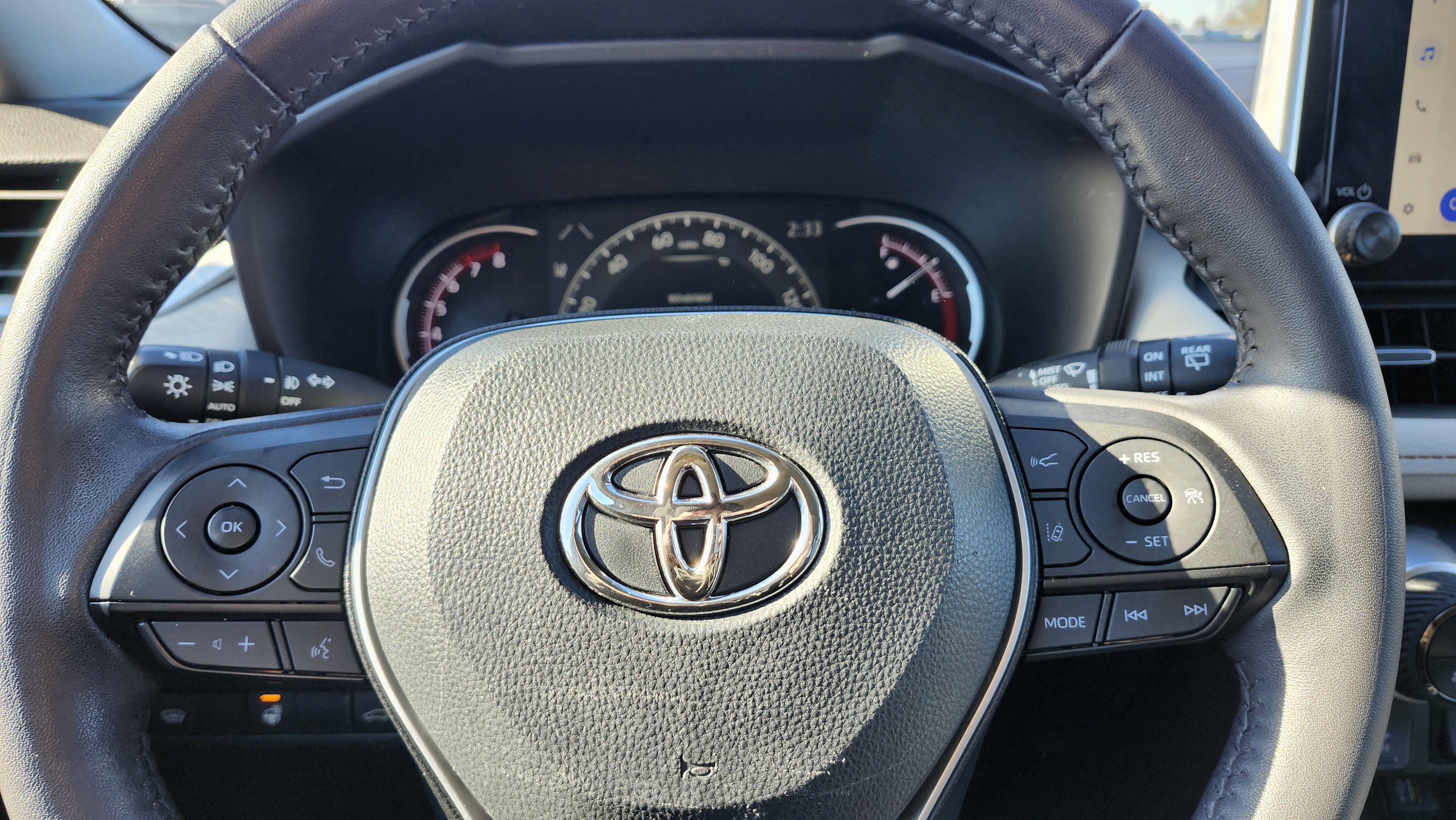 Used 2023 Toyota RAV4 XLE Premium image 31