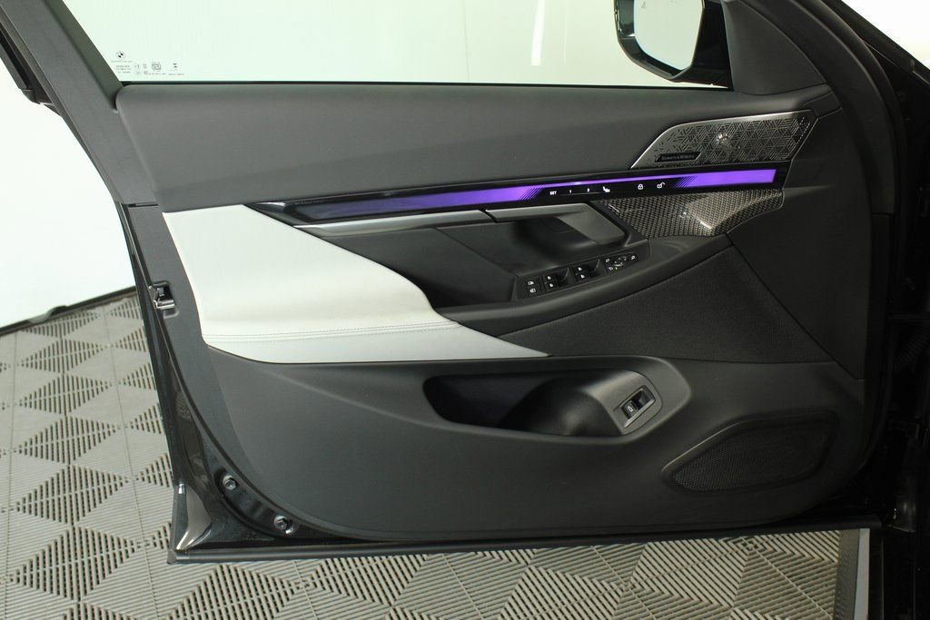 New 2025 BMW M5 w/ Executive Package image 9