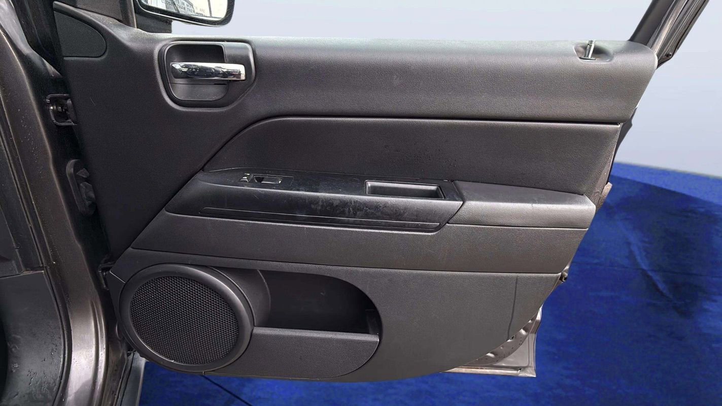 Used 2016 Jeep Compass 75th Anniversary w/ Power Value Group image 18