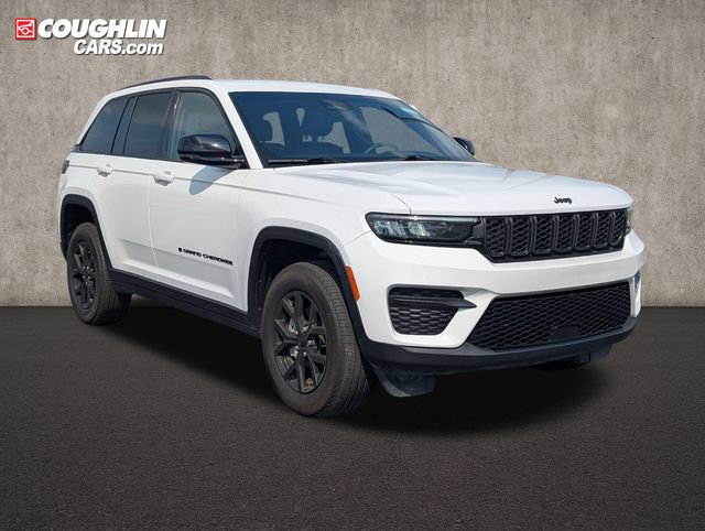 Used 2025 Jeep Grand Cherokee Altitude AWD/4WD image 1