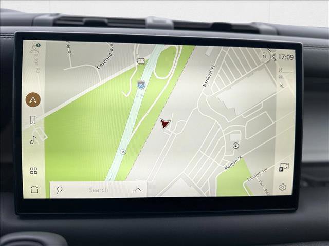 New 2024 Land Rover Defender 110 SE image 18