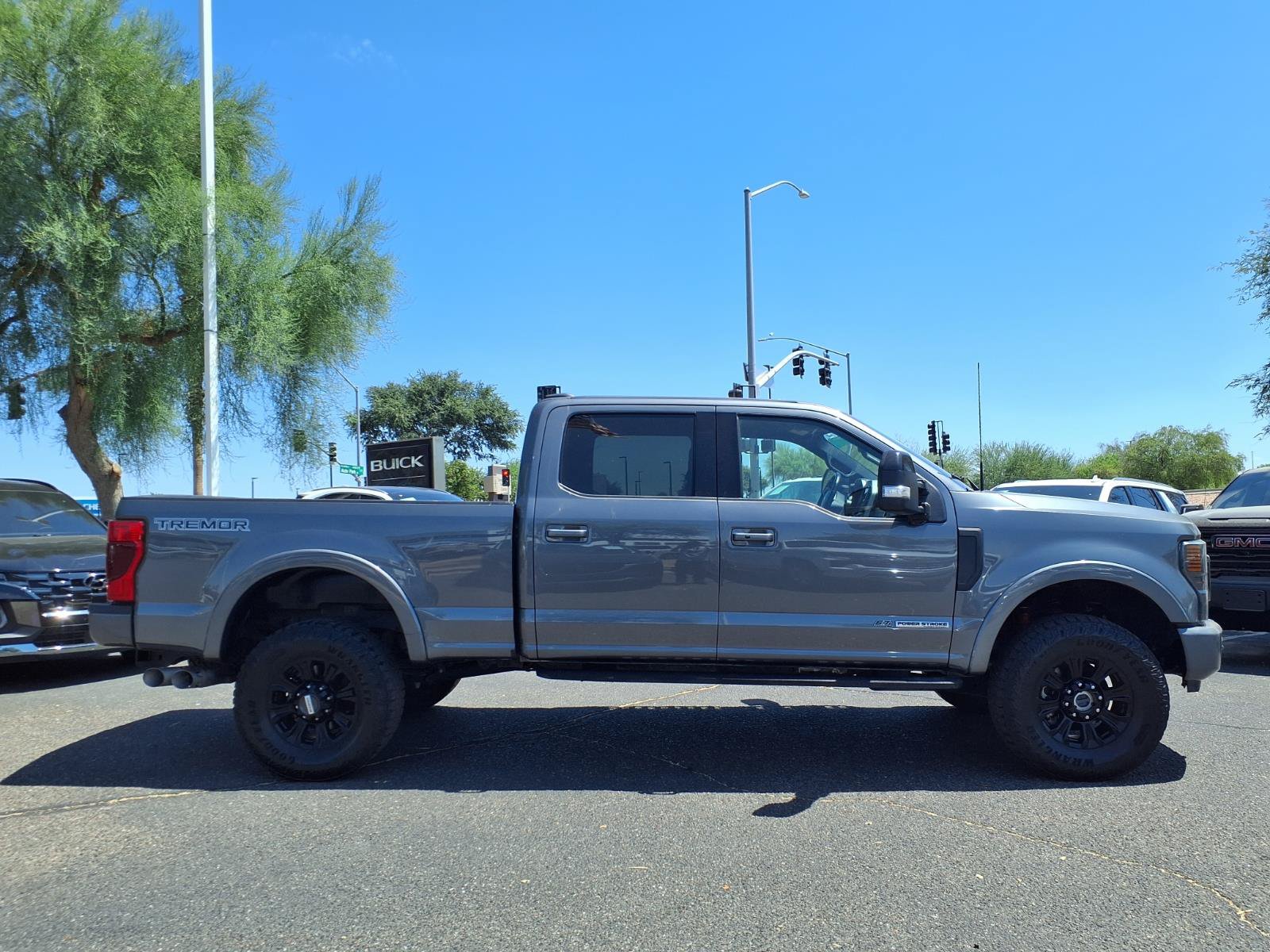 Used 2022 Ford F250 Lariat w/ Tremor Off-Road Package AWD/4WD image 4