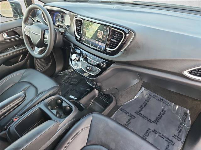 Used 2025 Chrysler Pacifica Select FWD image 25
