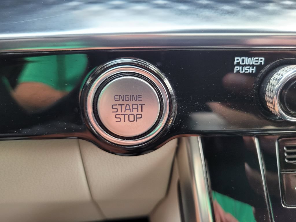 Used 2023 Kia Carnival SX Prestige FWD image 32