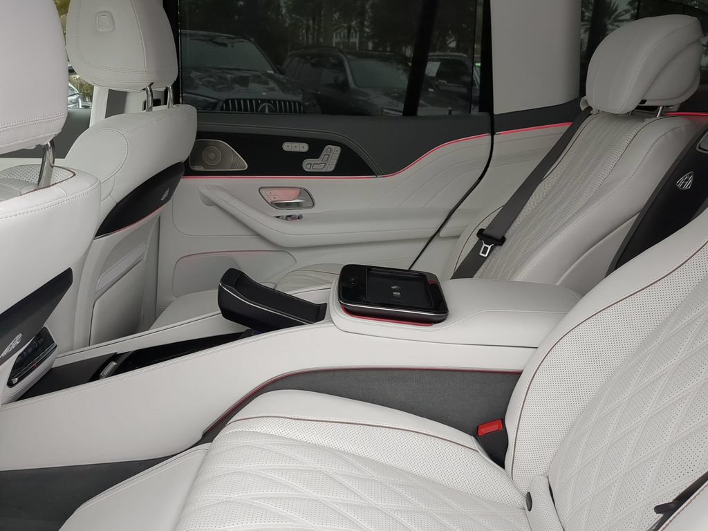 Used 2024 Mercedes-Benz Maybach GLS 600 4MATIC image 11