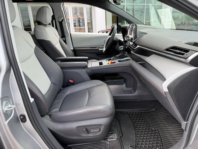 Used 2024 Toyota Sienna XSE FWD image 23