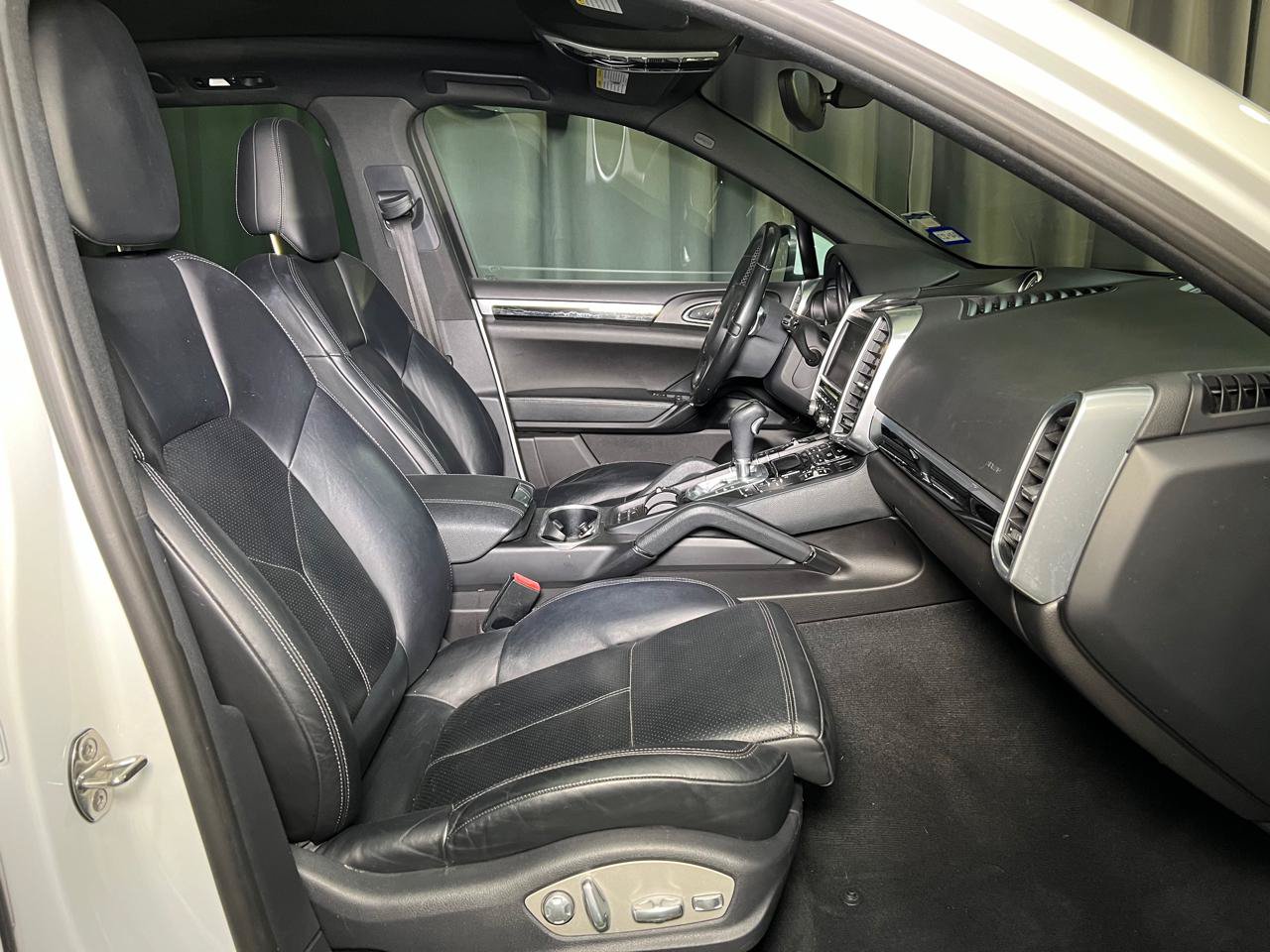 Used 2014 Porsche Cayenne AWD/4WD image 9