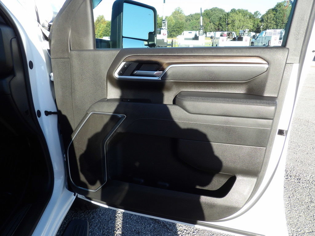 Used 2025 Chevrolet Silverado 3500 LT w/ Safety Package AWD/4WD image 40