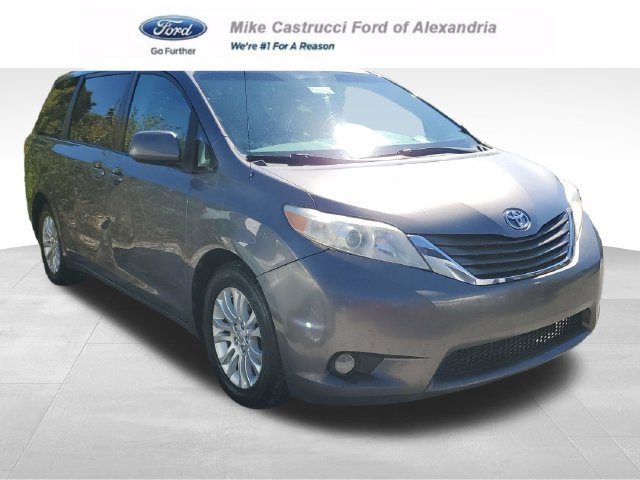 Used 2011 Toyota Sienna XLE FWD image 1